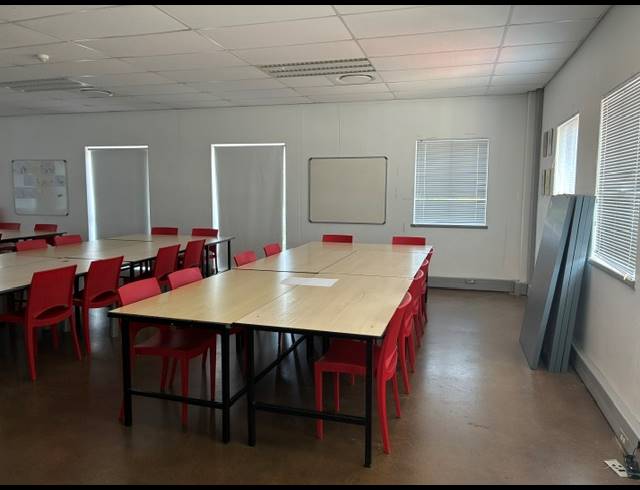 2,000M² OFFICE TO LET IN LA LUCIA